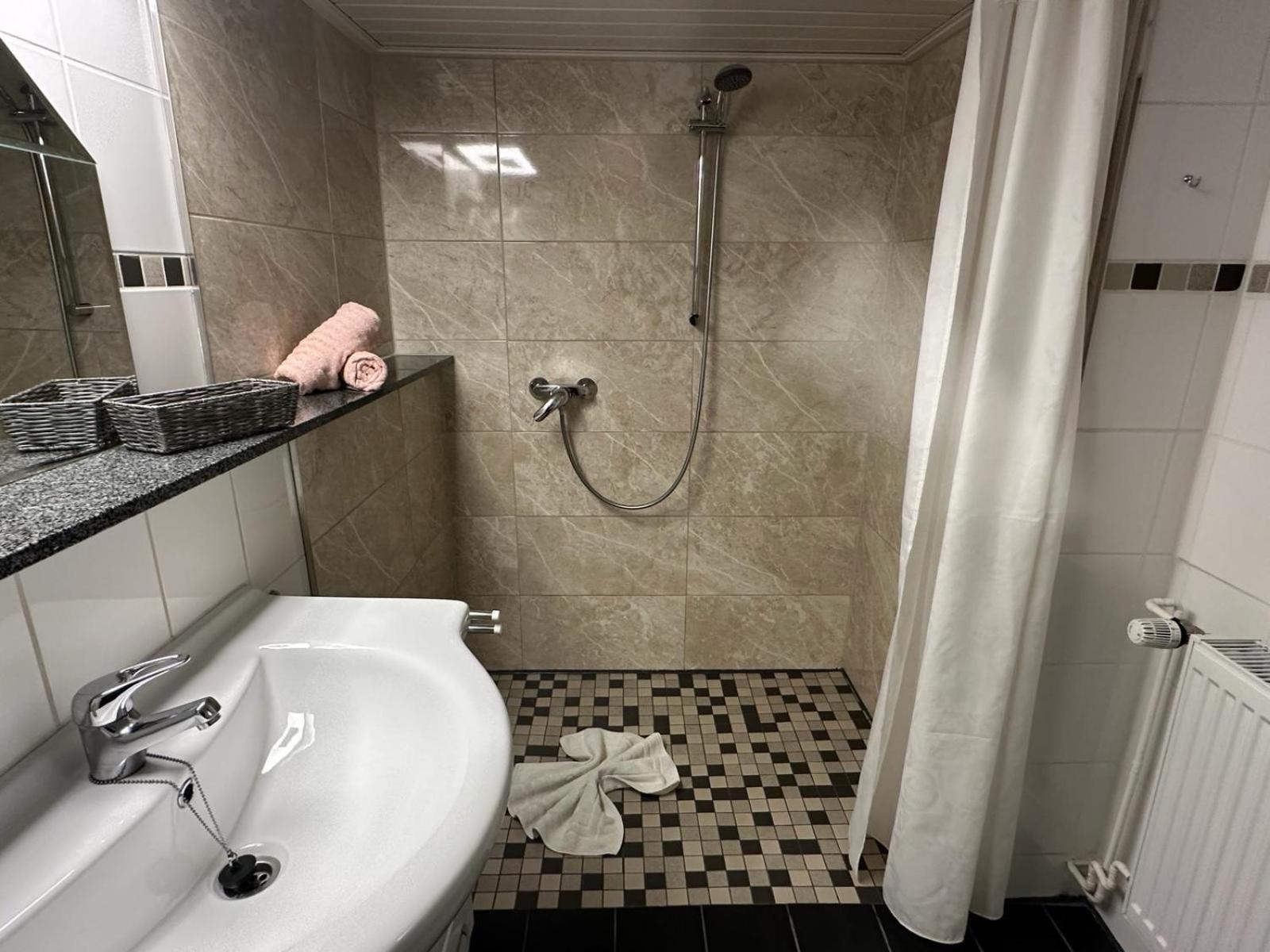 Christels Ferienwohnung 1 In Thale Mit Sonnenterrasse Und Grill المظهر الخارجي الصورة